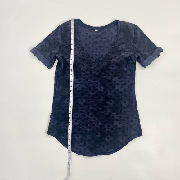 Lululemon Love Tee II Windy Blooms Deep Navy Black Polka Dot Athleisure Tshirt 6 - Picture 7 of 10